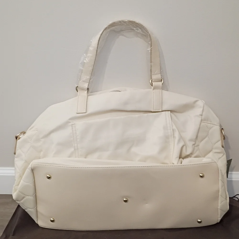 NWT Bella Russo Cream Ivory Quilted 17.7
